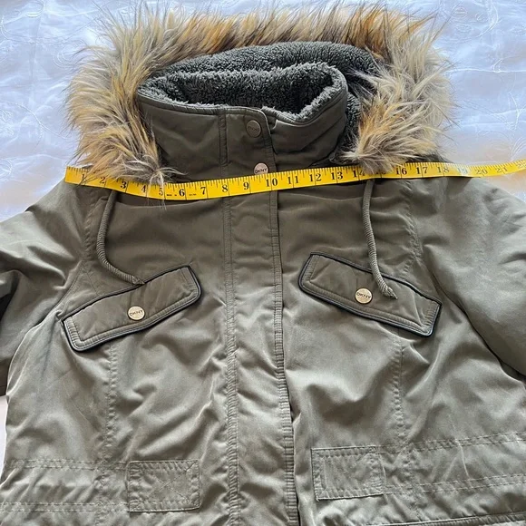 DKNY Women’s Large Hunter Green Faux Fur Lined Hood Button/Zip Coat - Picture 5 of 16